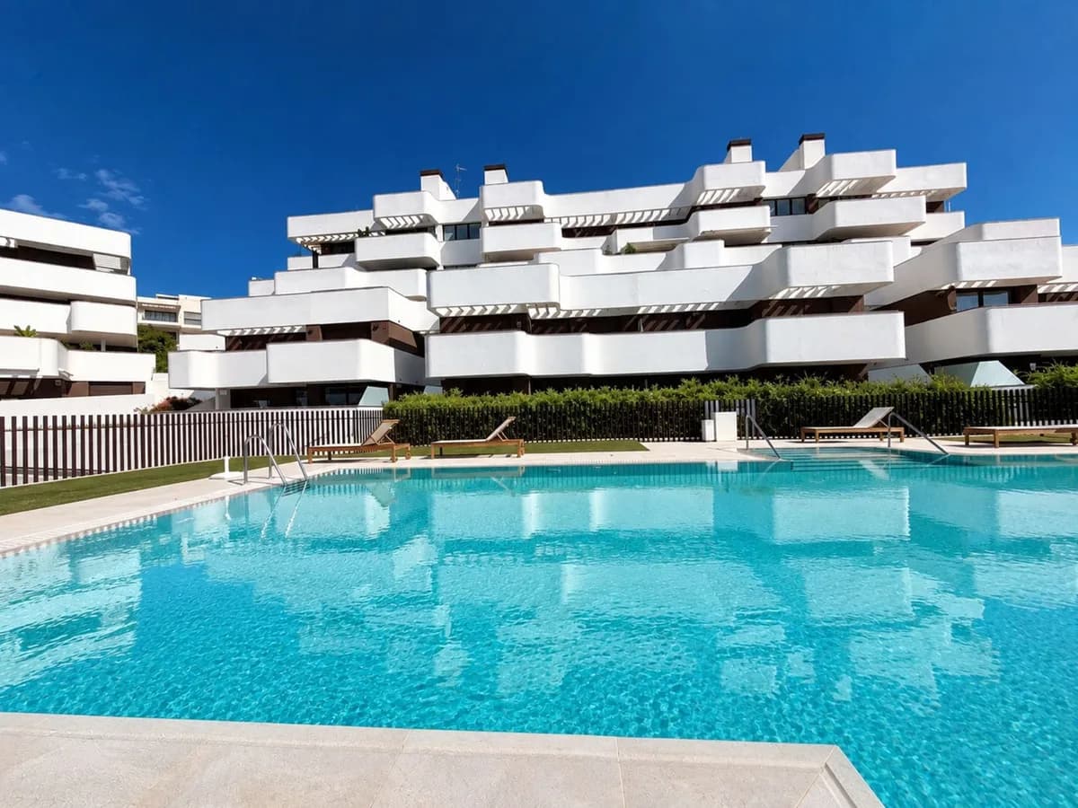 3 Bedroom Middle Floor Apartment for Sale in Estepona, Málaga