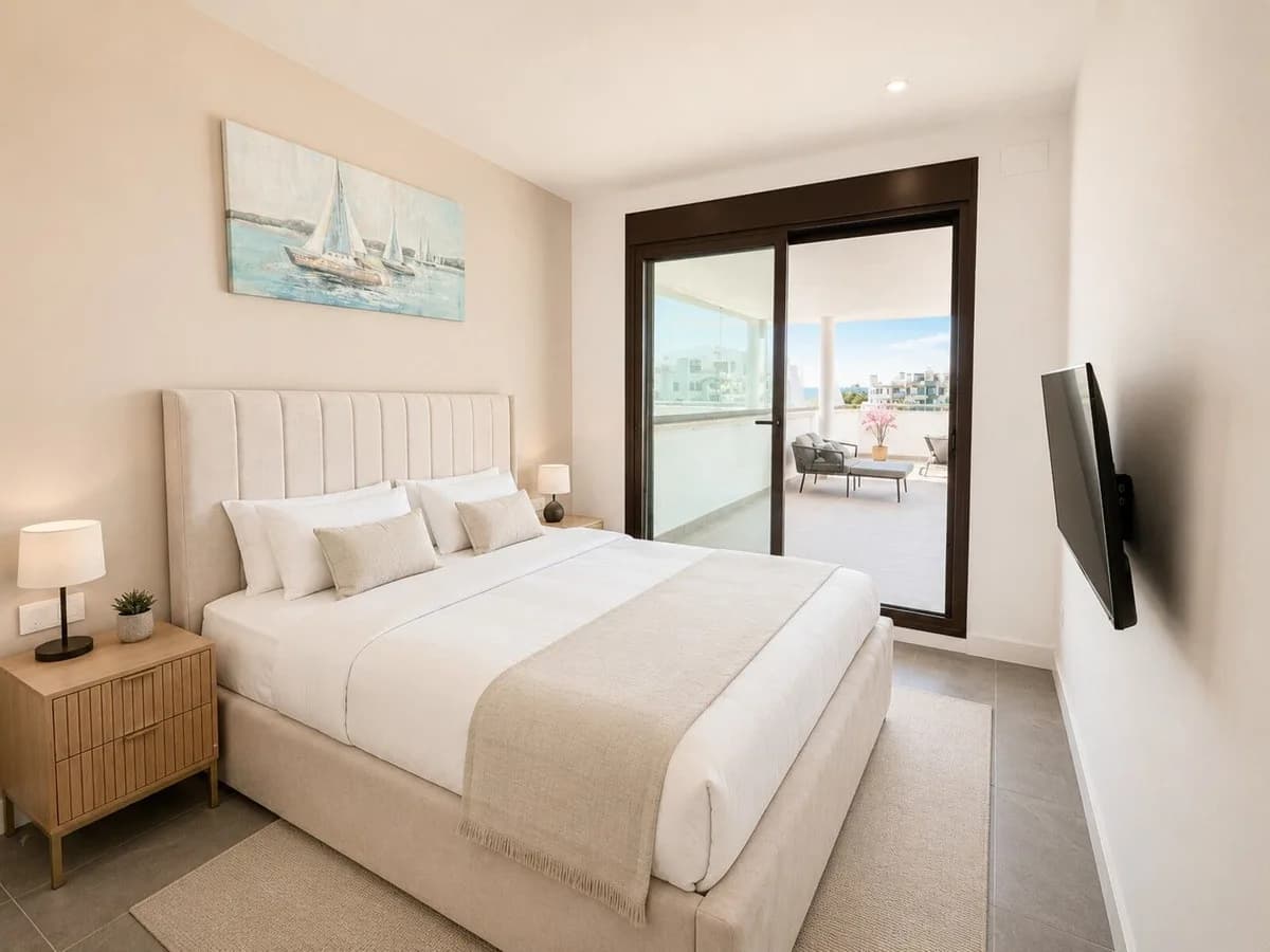 3 Bedroom Middle Floor Apartment for Sale in Estepona, Málaga - Image 5