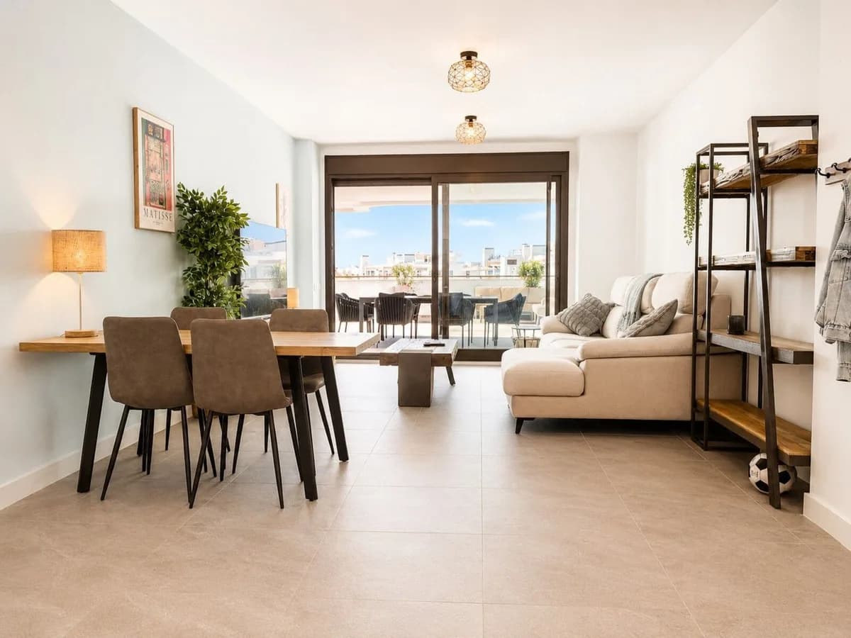 3 Bedroom Middle Floor Apartment for Sale in Estepona, Málaga - Image 7