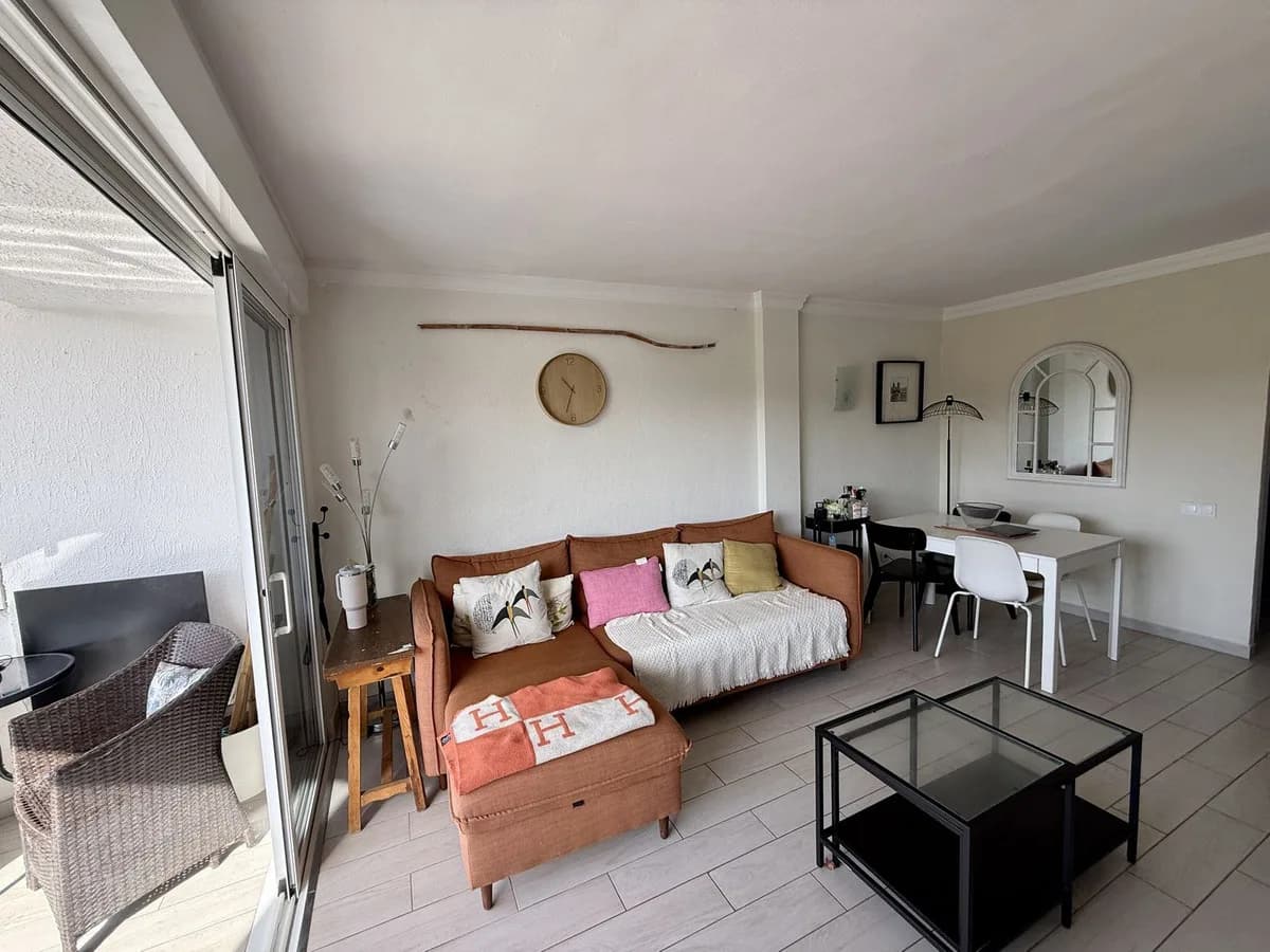 1 Bedroom Middle Floor Apartment for Sale in Marbesa, Málaga - Image 4