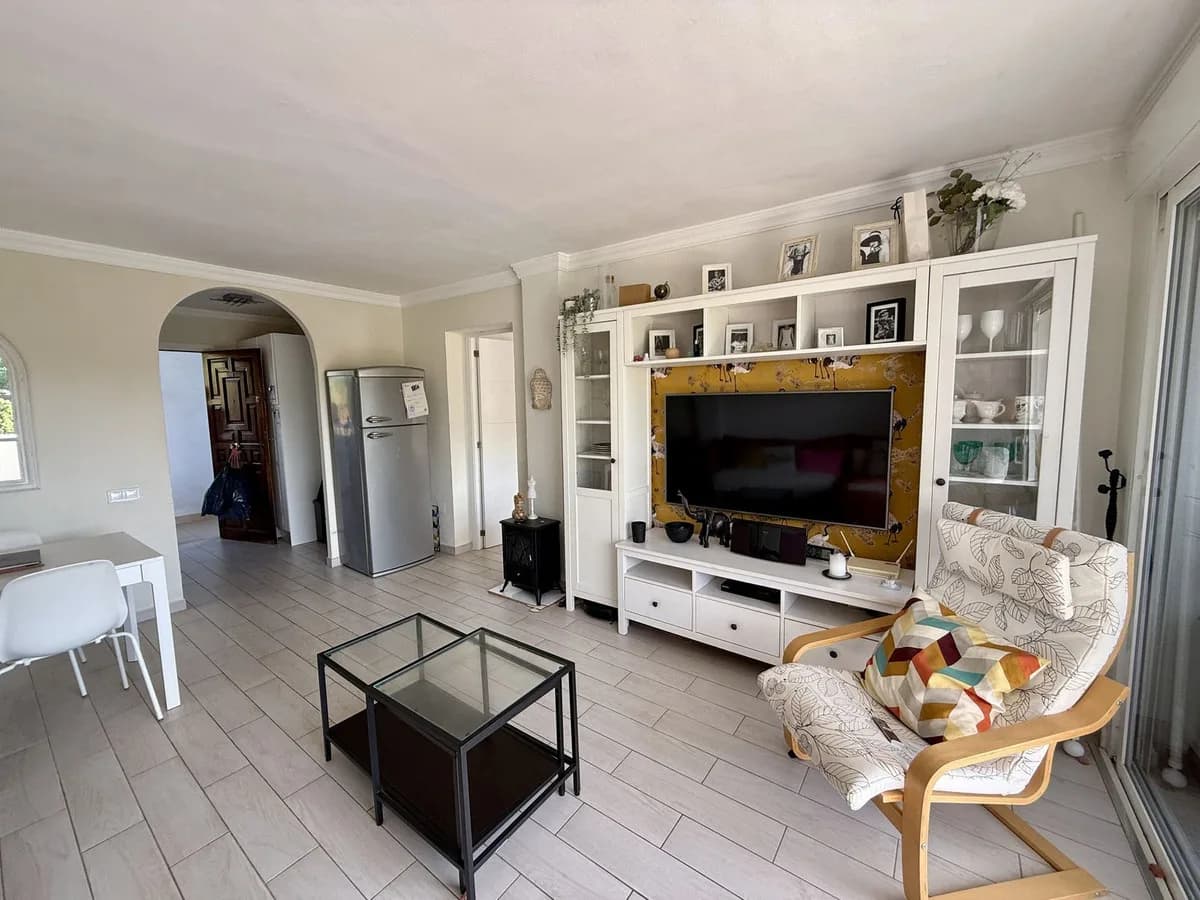 1 Bedroom Middle Floor Apartment for Sale in Marbesa, Málaga - Image 6