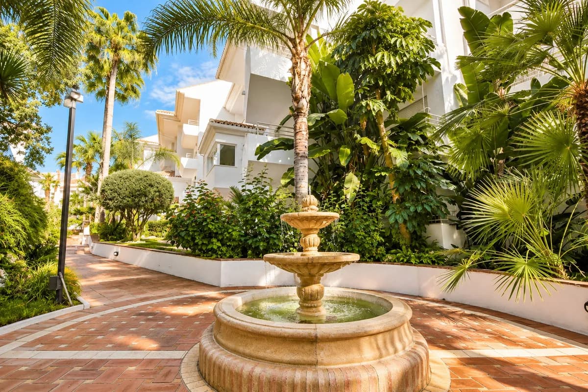 4 Bedroom Penthouse Duplex for Sale in Guadalmina Baja, Málaga - Image 2