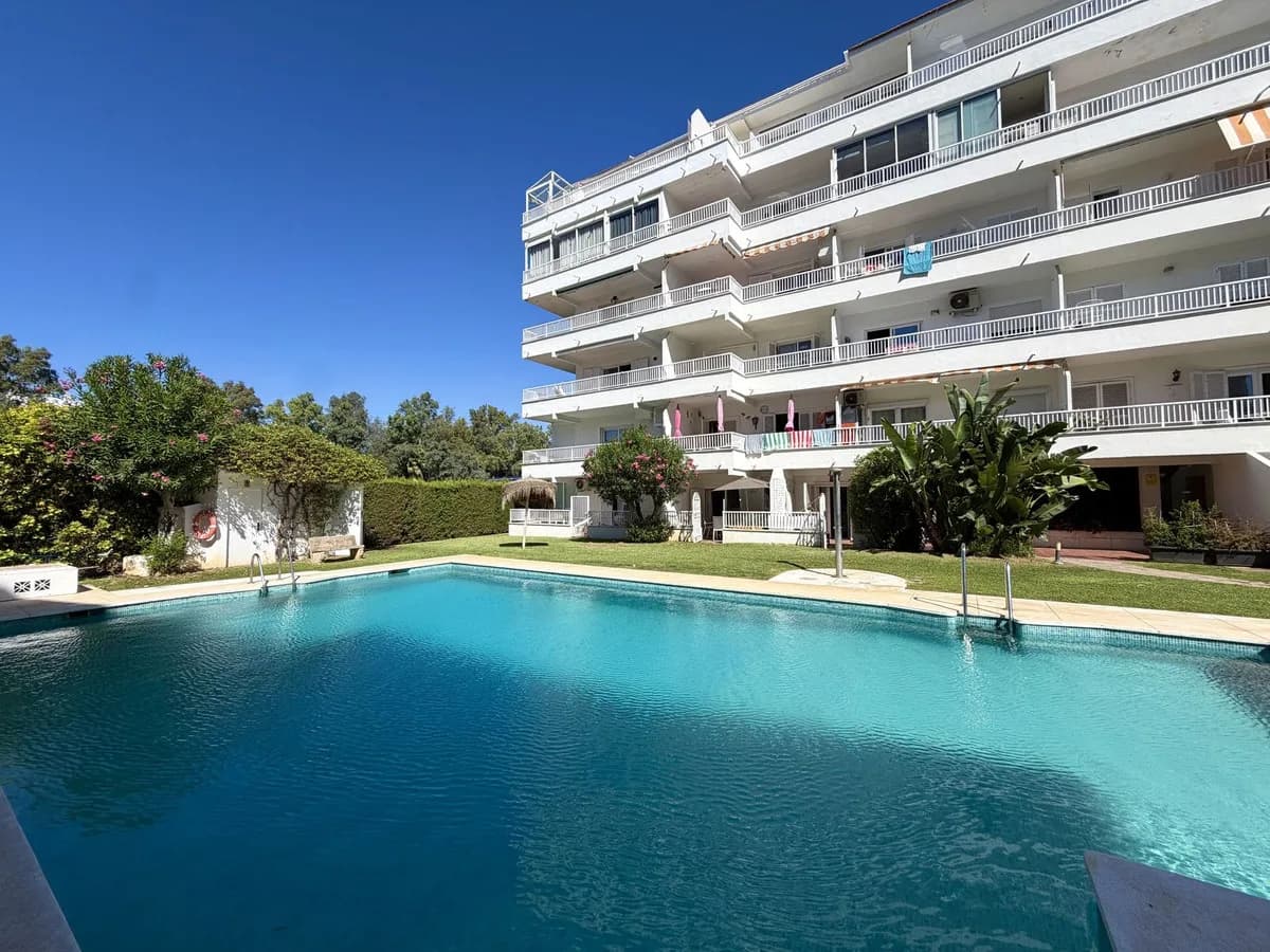 2 Bedroom Middle Floor Apartment for Sale in The Golden Mile, Málaga