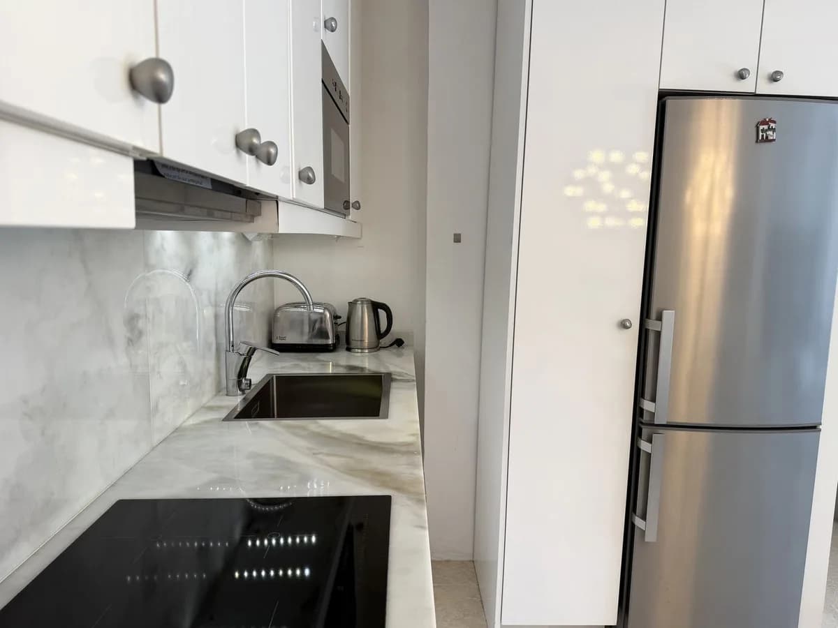 2 Bedroom Middle Floor Apartment for Sale in The Golden Mile, Málaga - Image 3