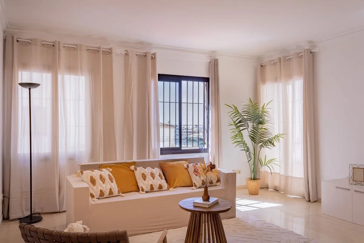 2 Bedroom Ground Floor Apartment for Sale in Puerto Banús, Málaga - Image 4