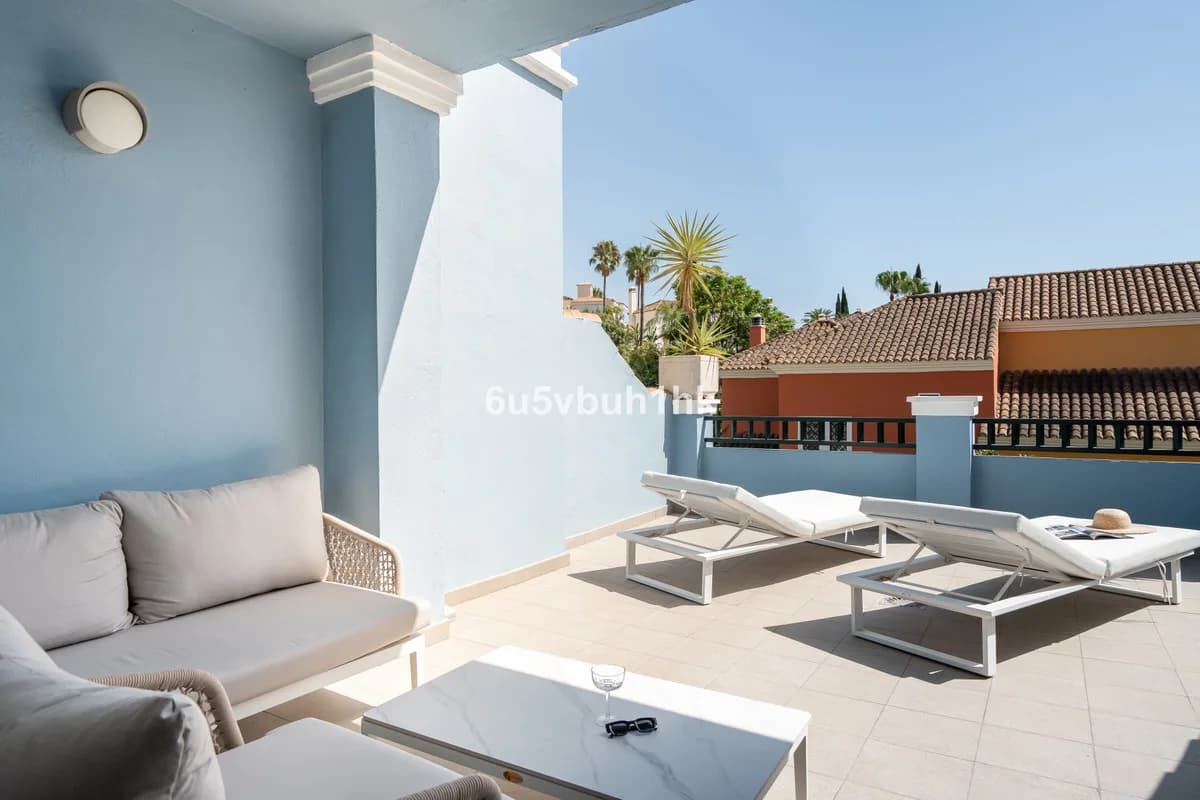 4 Bedroom Townhouse for Sale in Nueva Andalucía, Málaga - Image 4