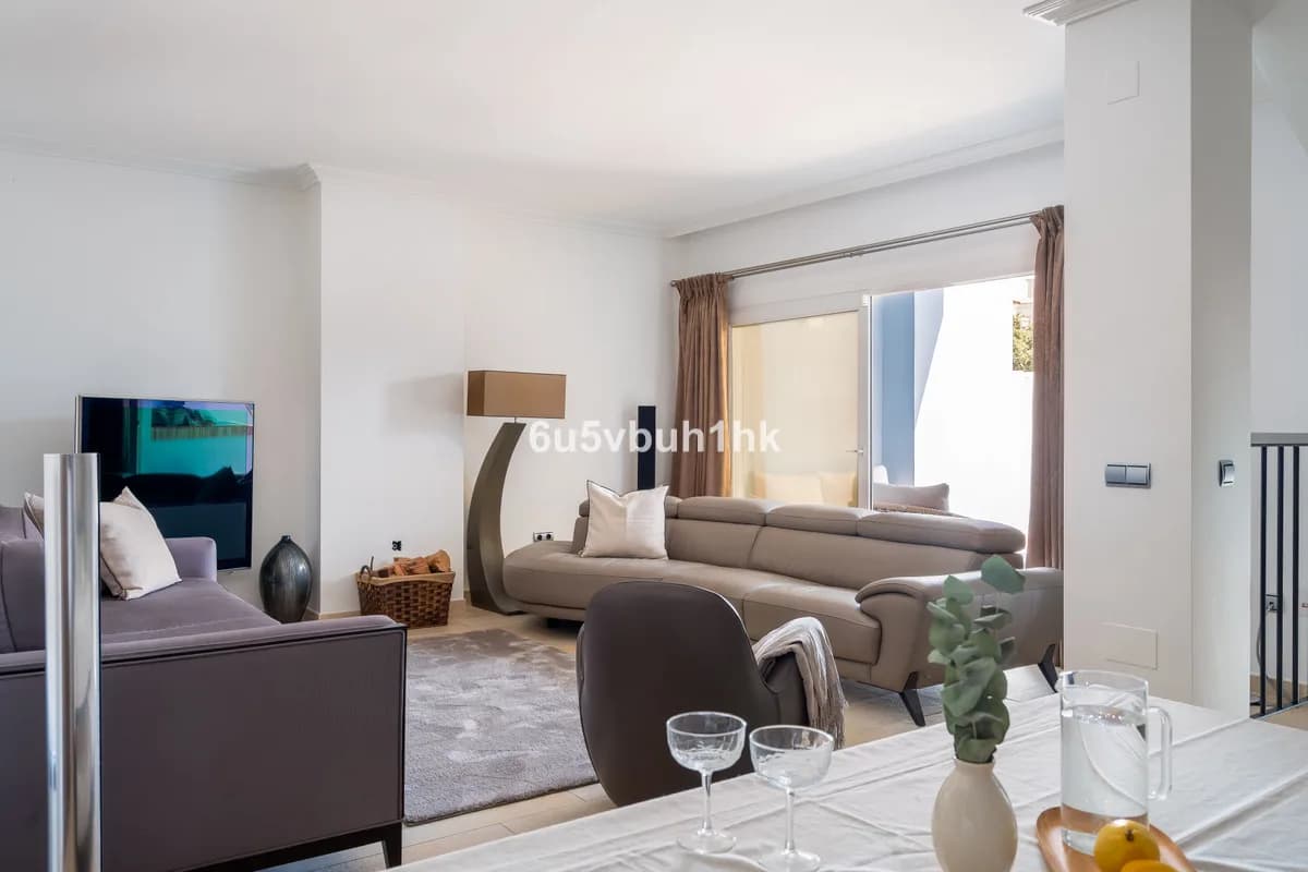 4 Bedroom Townhouse for Sale in Nueva Andalucía, Málaga - Image 6