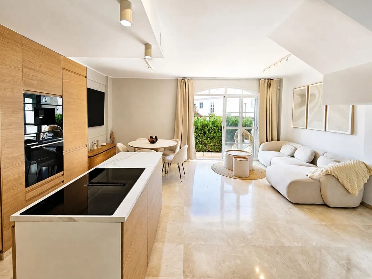 3 Bedroom Semi-Detached House for Sale in La Duquesa, Málaga