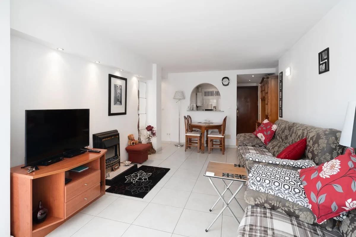 2 Bedroom Middle Floor Apartment for Sale in Benalmadena Costa, Málaga - Image 7
