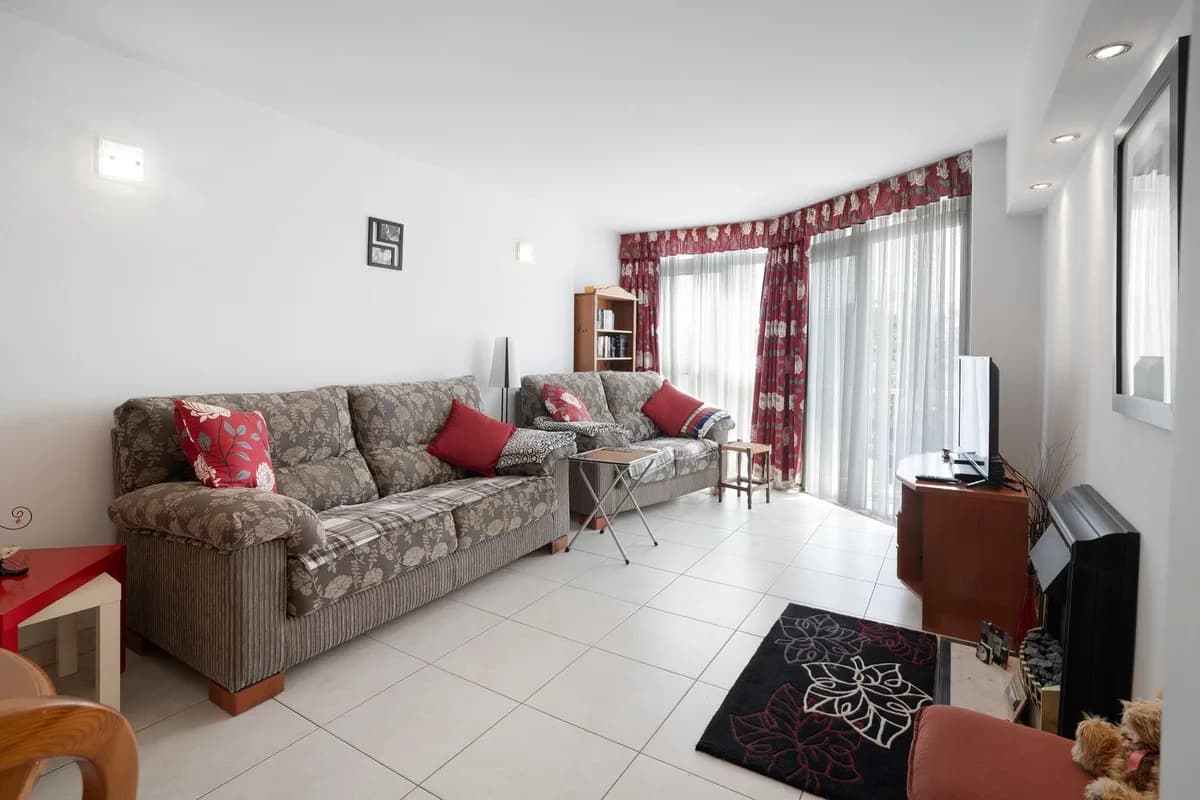 2 Bedroom Middle Floor Apartment for Sale in Benalmadena Costa, Málaga - Image 8