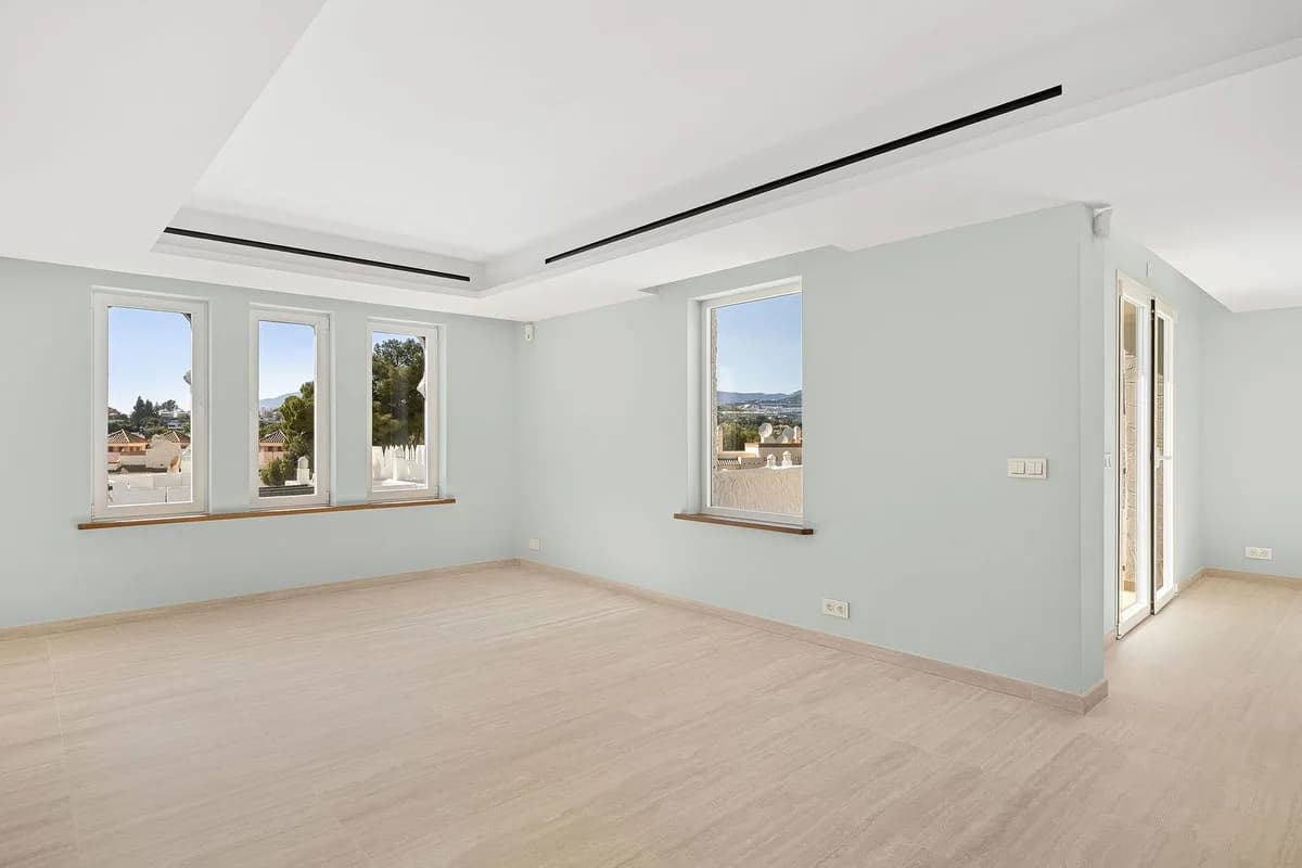 3 Bedroom Penthouse for Sale in Nueva Andalucía, Málaga - Image 7