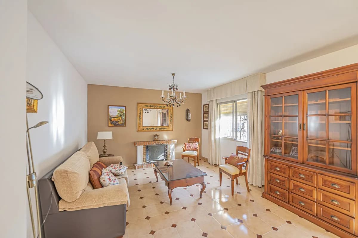 5 Bedroom Detached Villa for Sale in Marbella, Málaga - Image 5