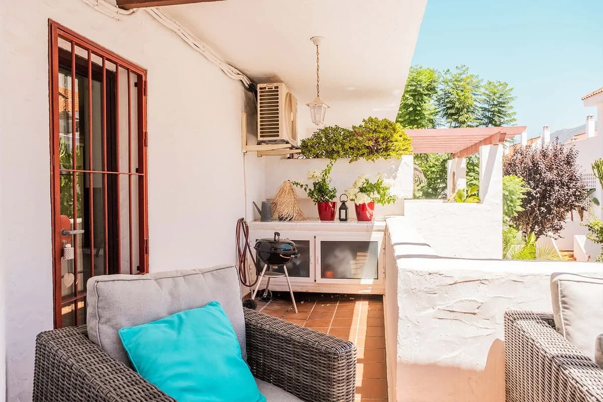 1 Bedroom Middle Floor Apartment for Sale in Nueva Andalucía, Málaga - Image 5