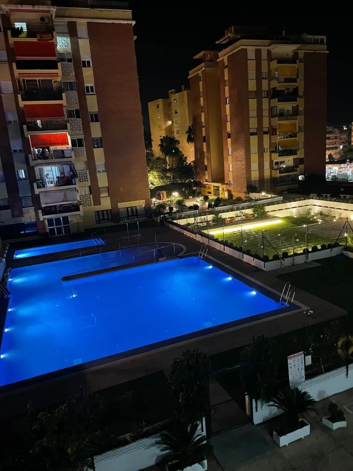 2 Bedroom Middle Floor Apartment for Sale in Marbella, Málaga - Image 3