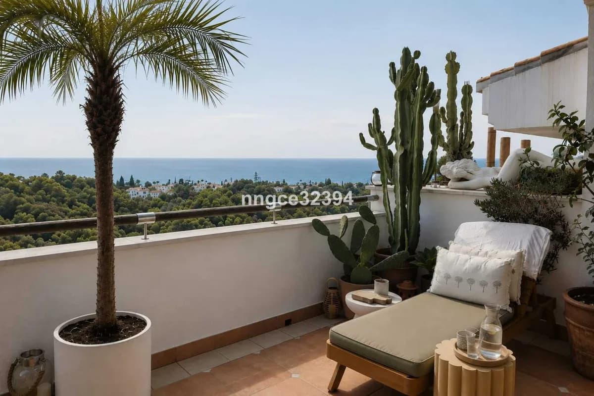 2 Bedroom Middle Floor Apartment for Sale in Sierra Blanca, Málaga - Image 3