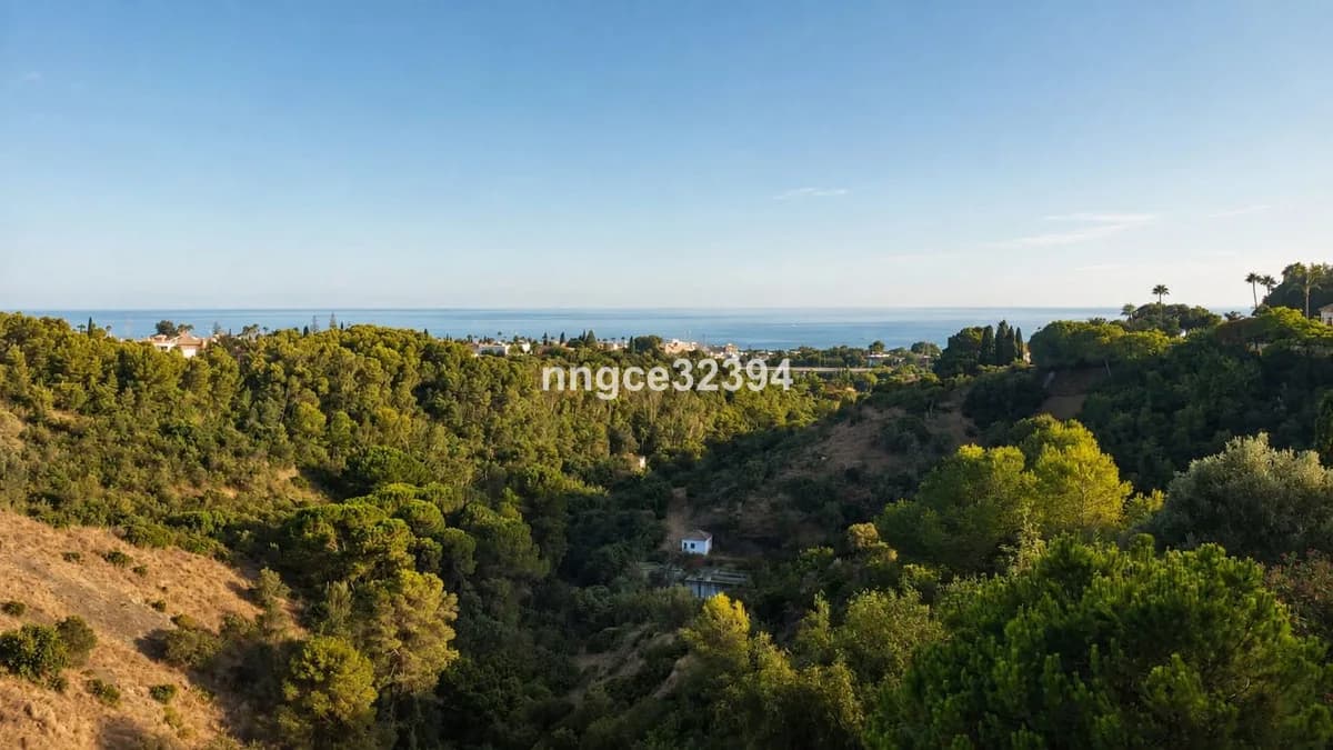 2 Bedroom Middle Floor Apartment for Sale in Sierra Blanca, Málaga - Image 4