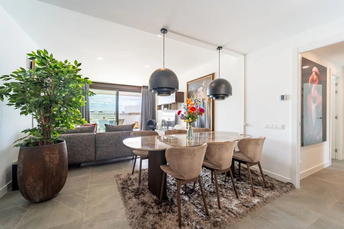3 Bedroom Middle Floor Apartment for Sale in Estepona, Málaga - Image 5