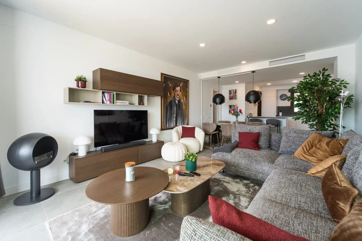 3 Bedroom Middle Floor Apartment for Sale in Estepona, Málaga - Image 8