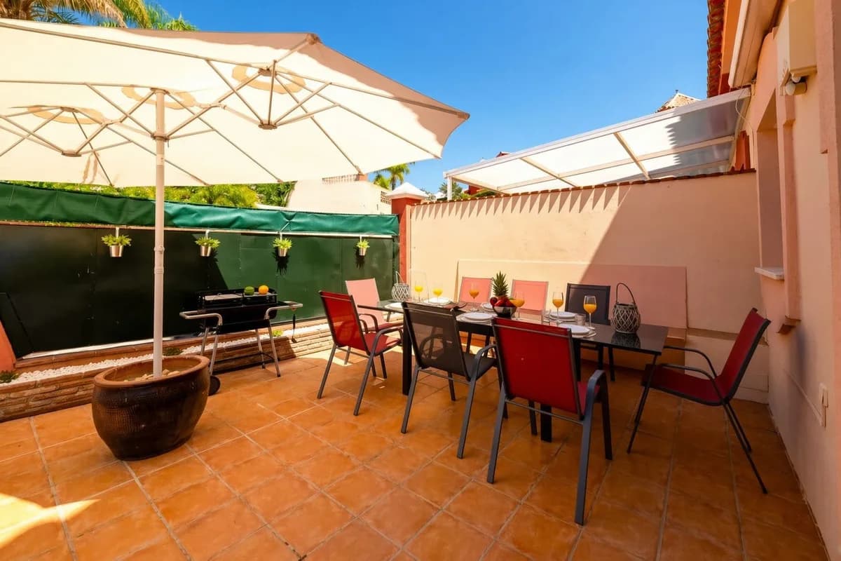 4 Bedroom Semi-Detached House for Sale in Marbella, Málaga - Image 4
