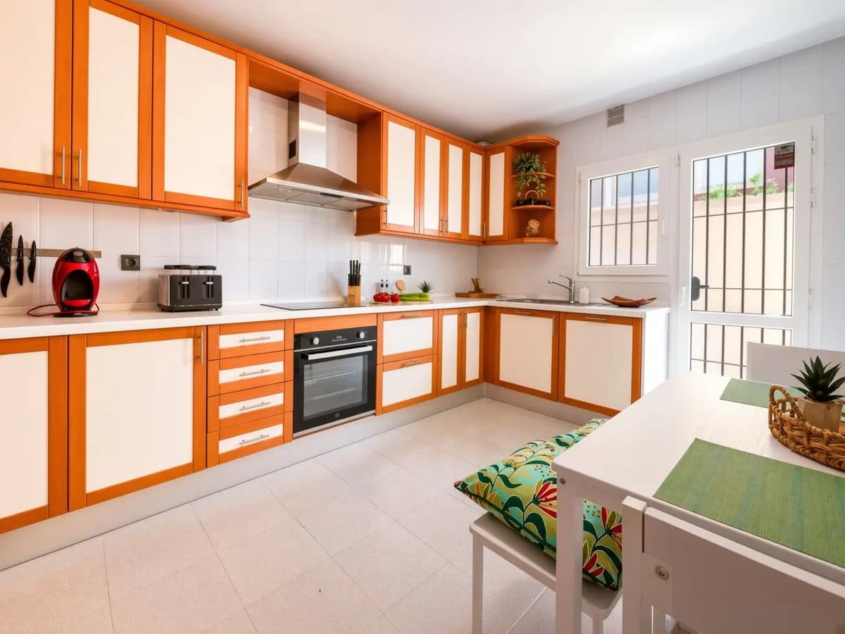 4 Bedroom Semi-Detached House for Sale in Marbella, Málaga - Image 7