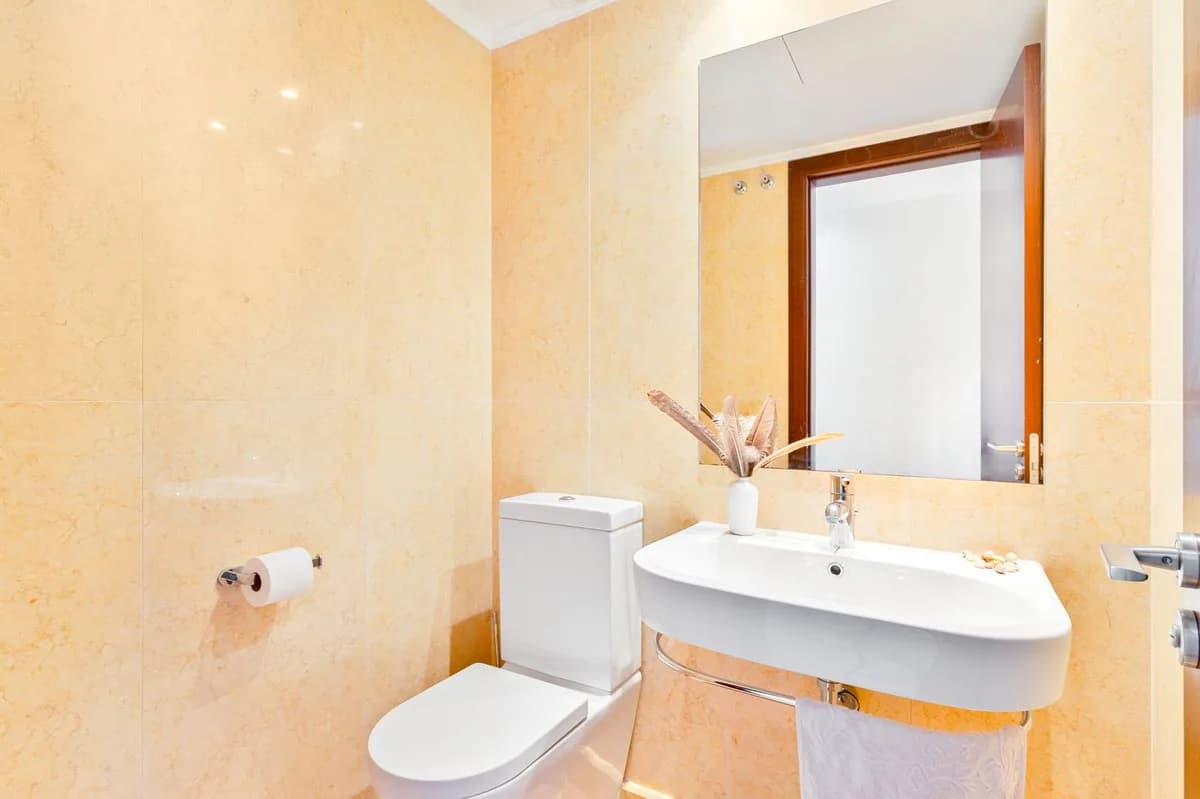 2 Bedroom Penthouse for Sale in Nueva Andalucía, Málaga - Image 9