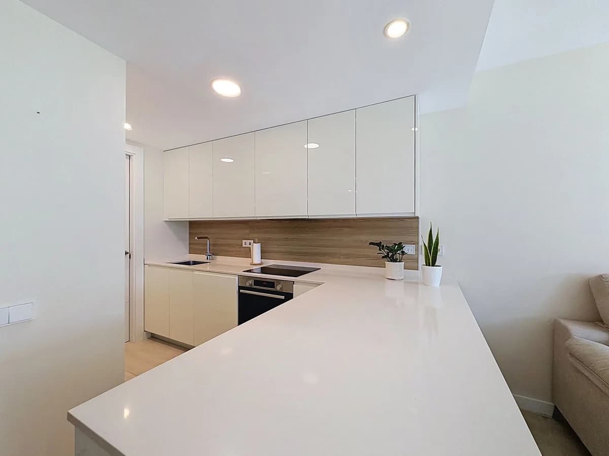 2 Bedroom Ground Floor Apartment for Sale in Selwo, Málaga - Image 8
