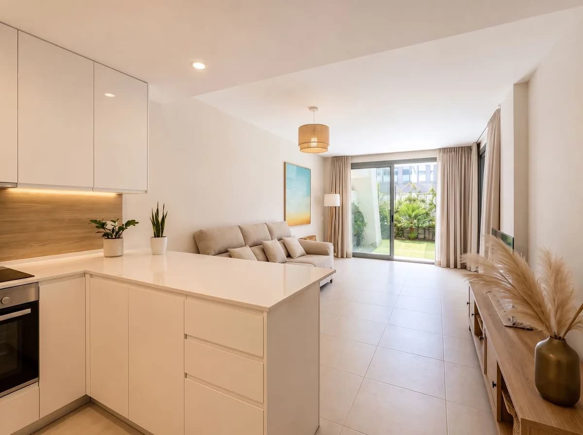 2 Bedroom Ground Floor Apartment for Sale in Selwo, Málaga - Image 9