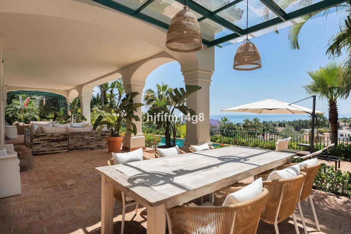 5 Bedroom Detached Villa for Sale in The Golden Mile, Málaga - Image 3