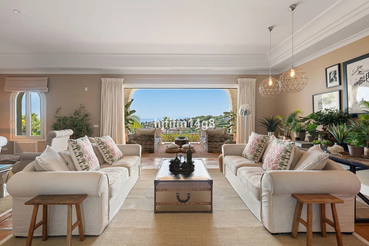 5 Bedroom Detached Villa for Sale in The Golden Mile, Málaga - Image 4