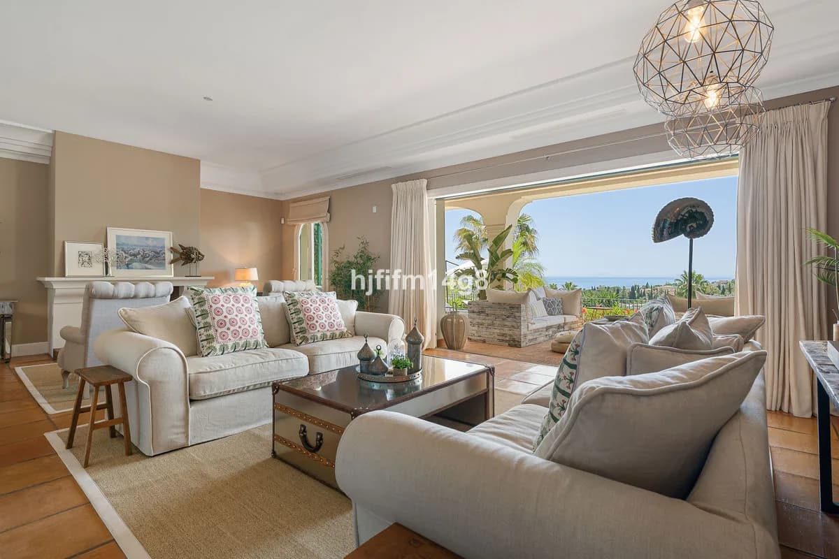 5 Bedroom Detached Villa for Sale in The Golden Mile, Málaga - Image 5