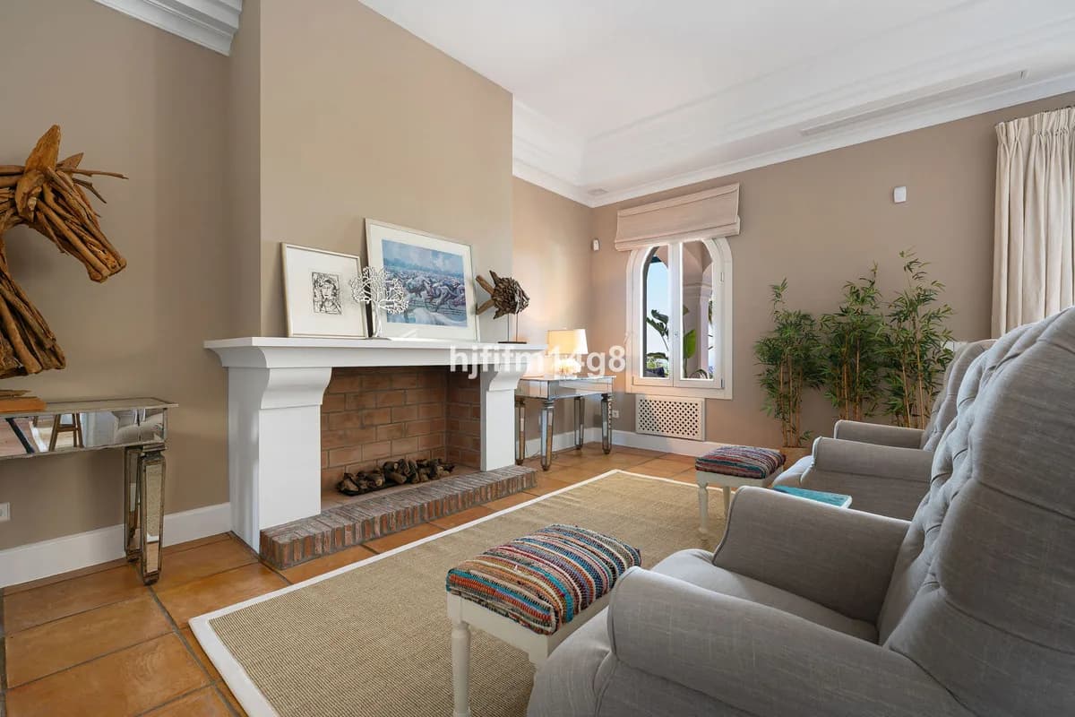 5 Bedroom Detached Villa for Sale in The Golden Mile, Málaga - Image 6