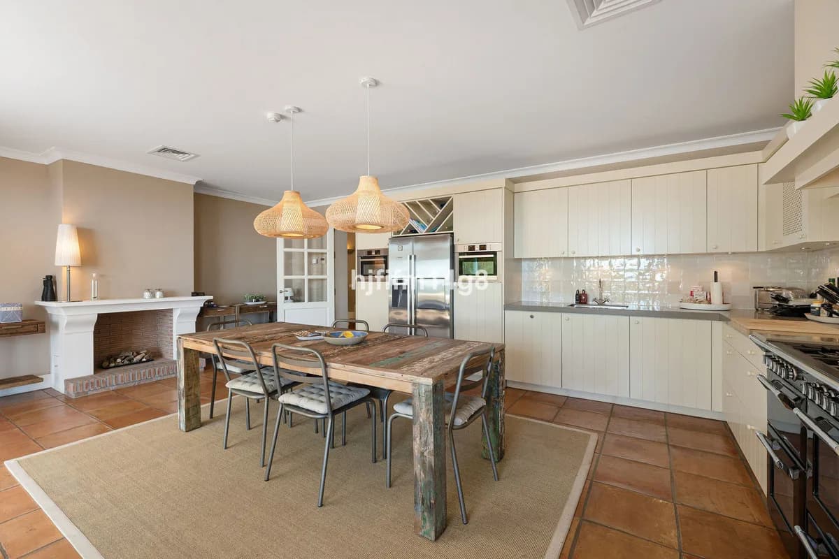 5 Bedroom Detached Villa for Sale in The Golden Mile, Málaga - Image 8