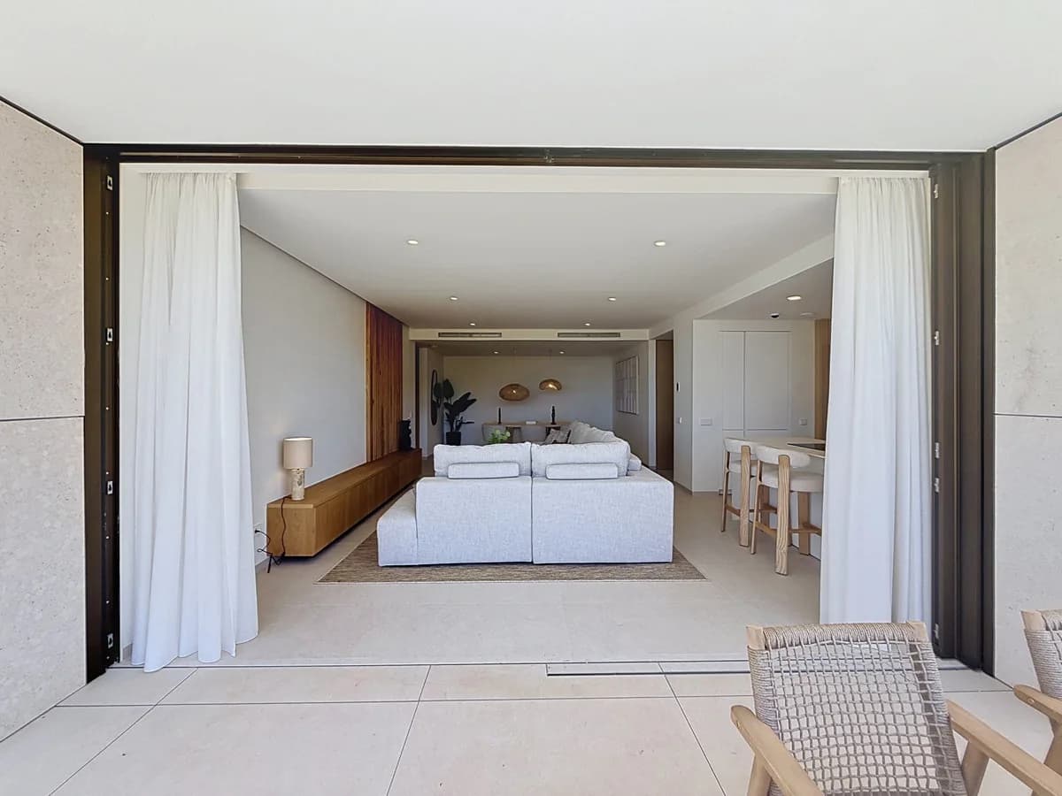 3 Bedroom Middle Floor Apartment for Sale in Benahavís, Málaga - Image 8