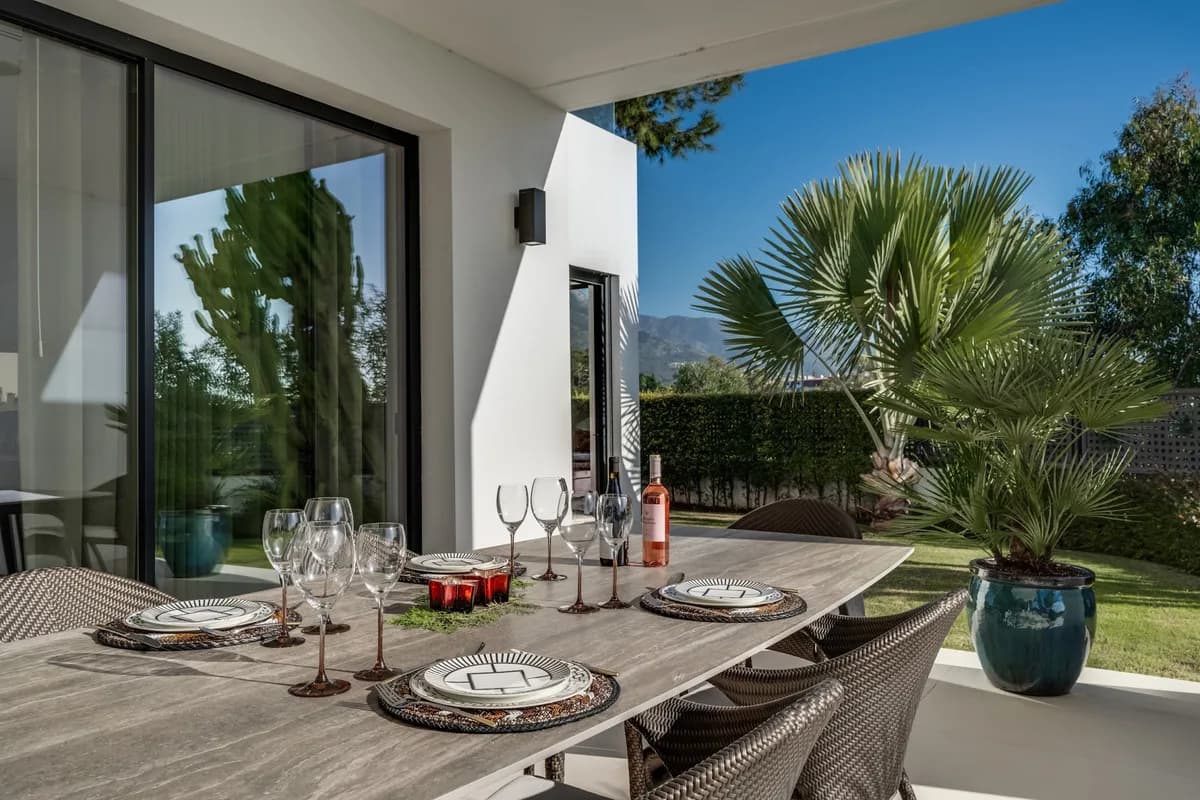 5 Bedroom Detached Villa for Sale in The Golden Mile, Málaga - Image 6