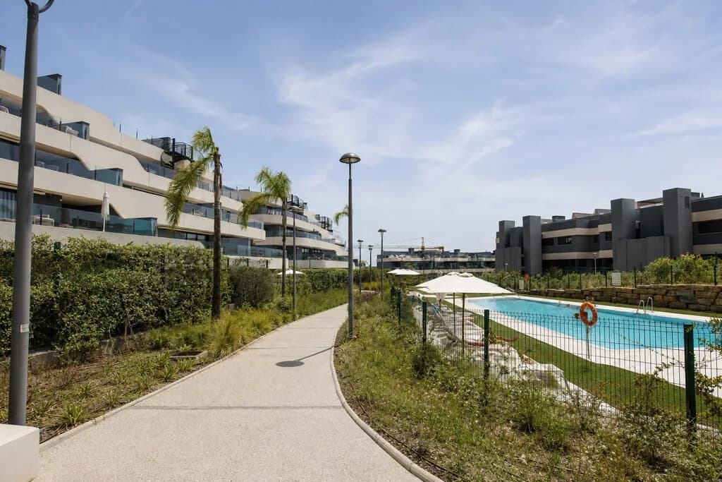3 Bedroom Ground Floor Apartment for Sale in Estepona, Málaga - Image 2
