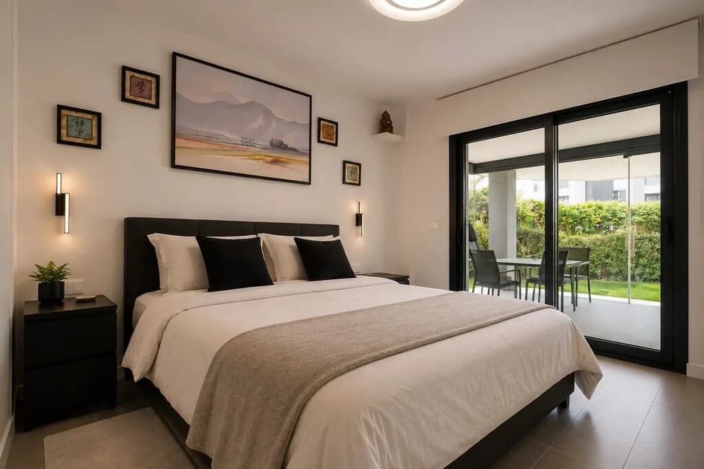 3 Bedroom Ground Floor Apartment for Sale in Estepona, Málaga - Image 3