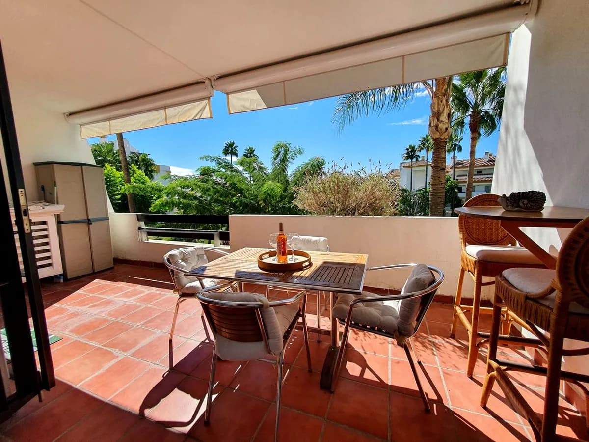 2 Bedroom Middle Floor Apartment for Sale in Calanova Golf, Málaga - Image 2