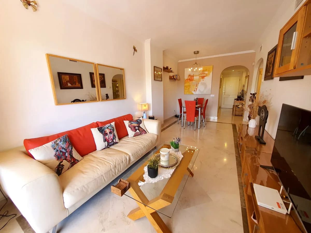 2 Bedroom Middle Floor Apartment for Sale in Calanova Golf, Málaga - Image 5