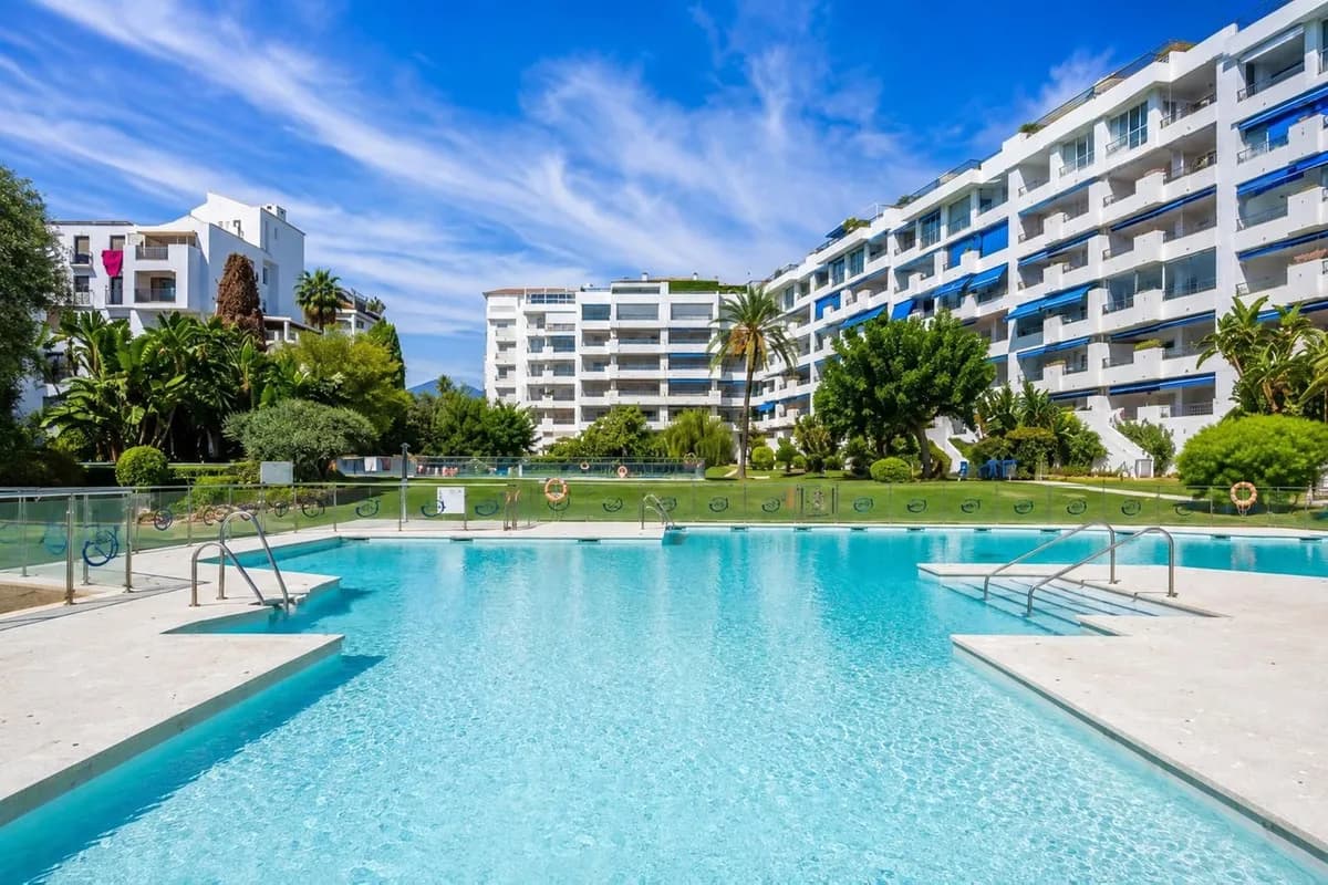 2 Bedroom Ground Floor Apartment for Sale in Puerto Banús, Málaga