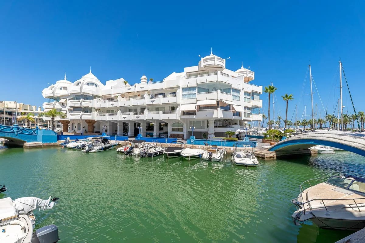 1 Bedroom Ground Floor Apartment for Sale in Benalmadena, Málaga - Image 2