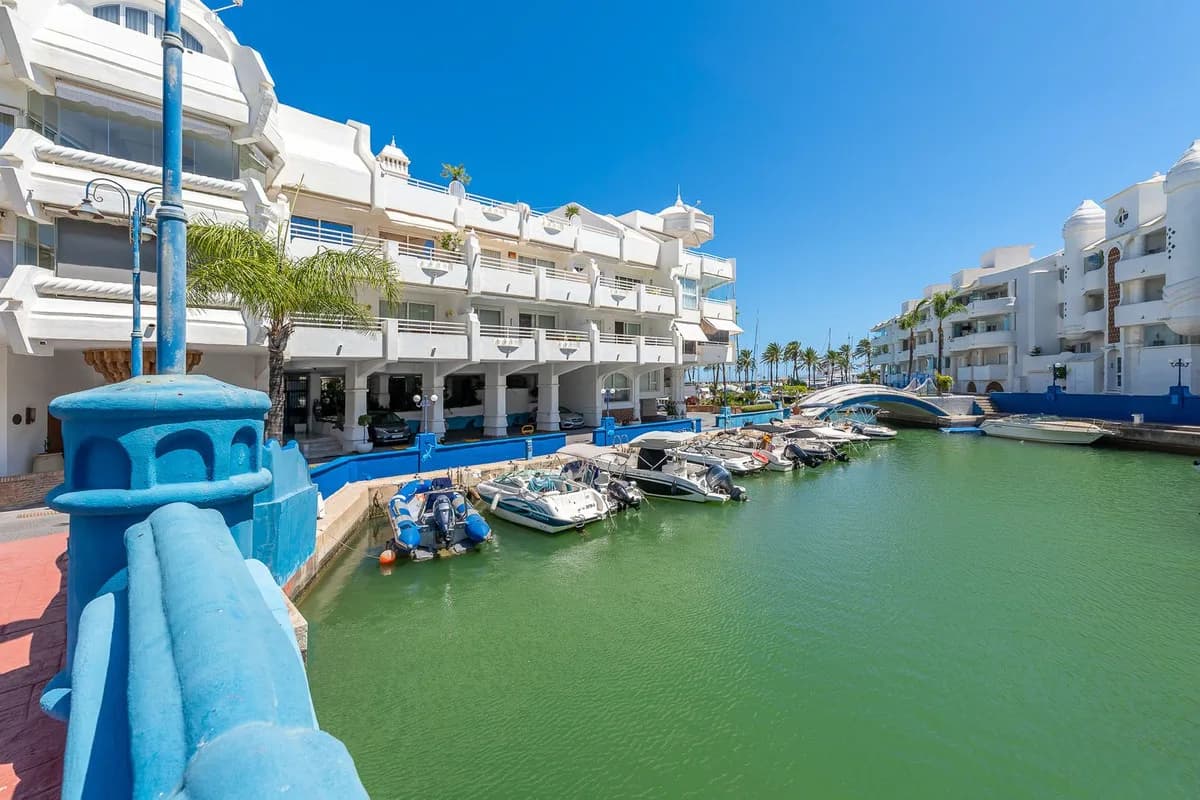 1 Bedroom Ground Floor Apartment for Sale in Benalmadena, Málaga - Image 3