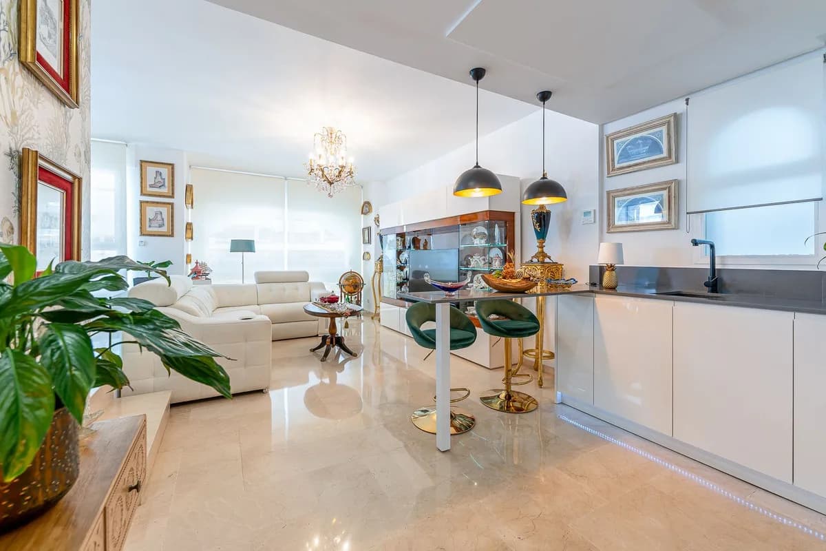 1 Bedroom Ground Floor Apartment for Sale in Benalmadena, Málaga - Image 6