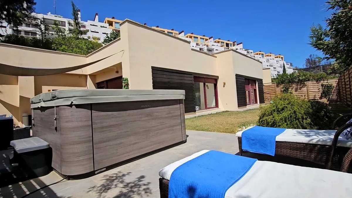 3 Bedroom Detached Villa for Sale in Los Flamingos, Málaga - Image 2