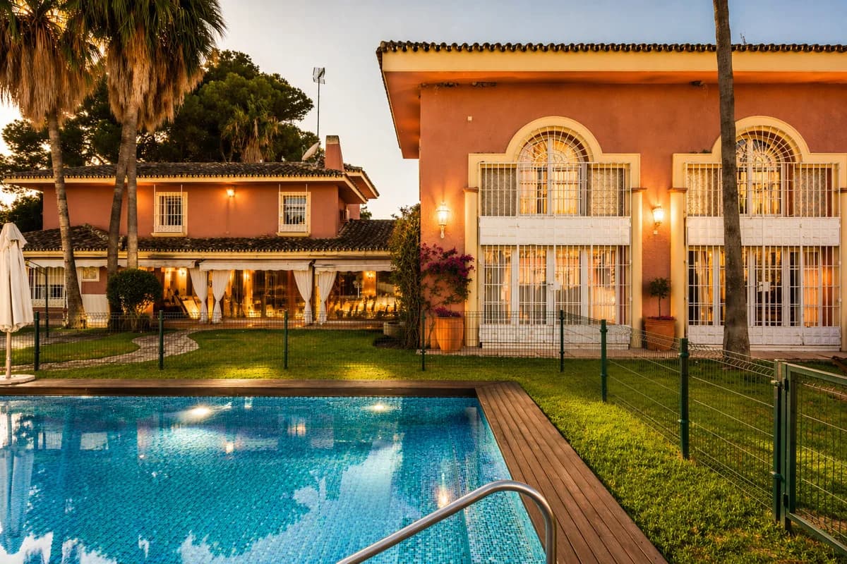 5 Bedroom Detached Villa for Sale in Guadalmina Baja, Málaga - Image 3