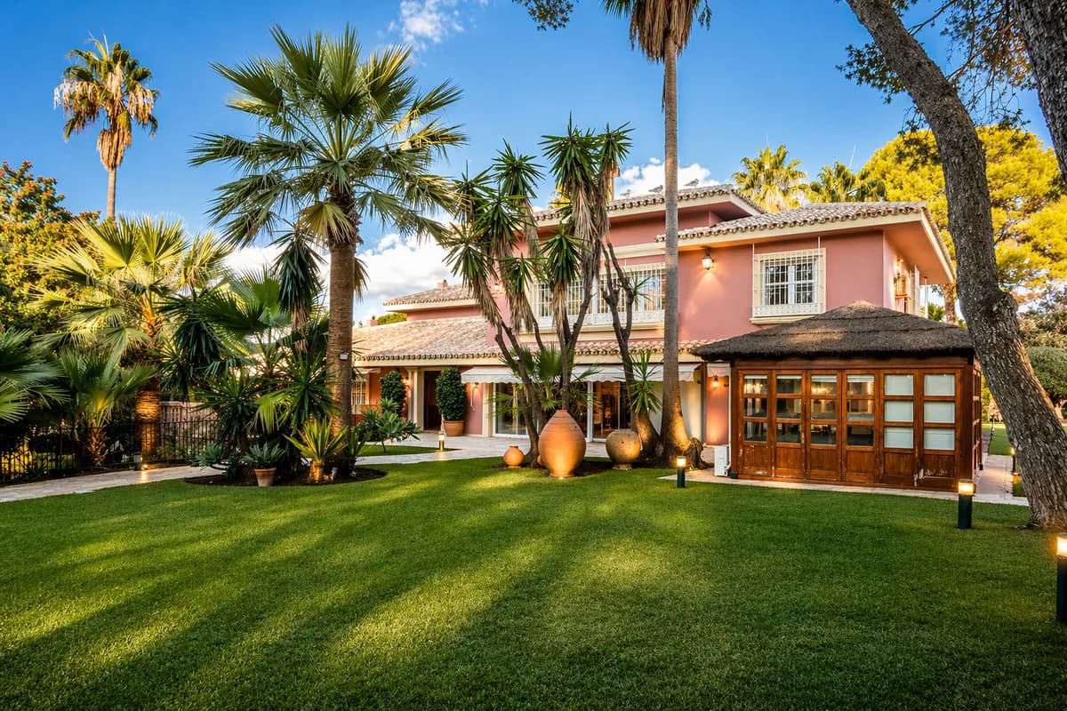 5 Bedroom Detached Villa for Sale in Guadalmina Baja, Málaga - Image 5