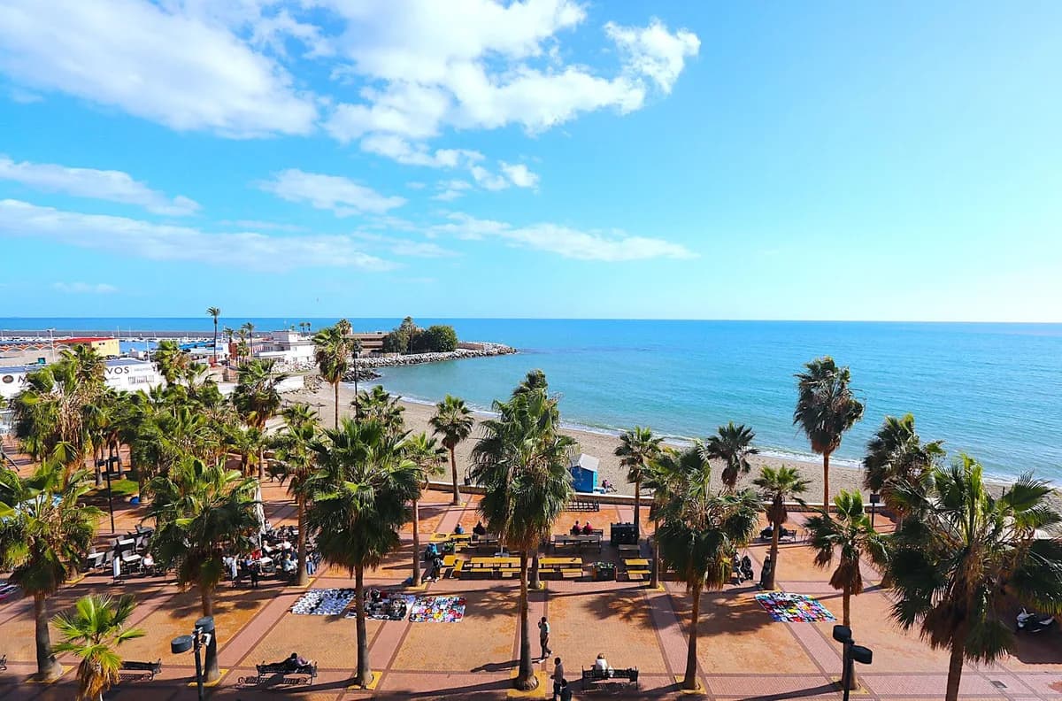 3 Bedroom Middle Floor Apartment for Sale in Fuengirola, Málaga