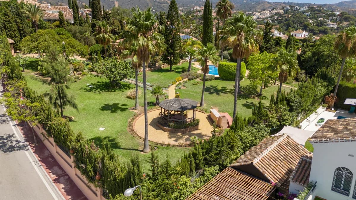 5 Bedroom Detached Villa for Sale in Elviria, Málaga - Image 2