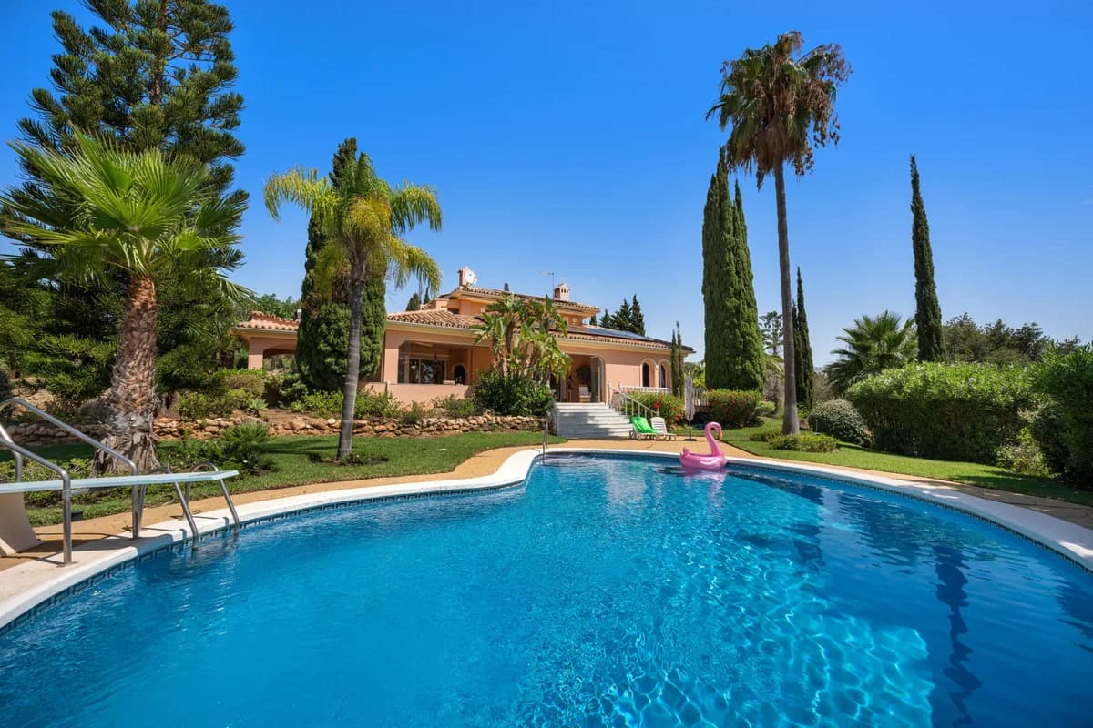 5 Bedroom Detached Villa for Sale in Elviria, Málaga - Image 3