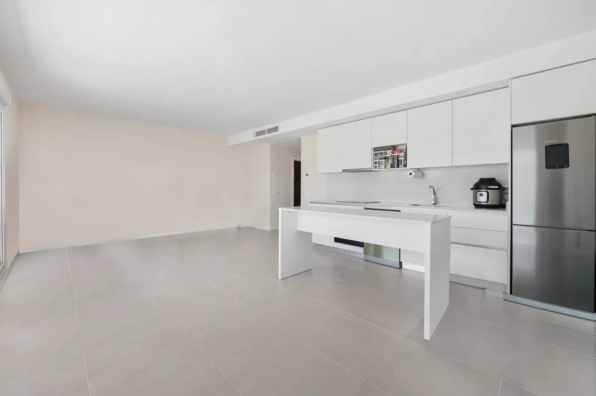 2 Bedroom Ground Floor Apartment for Sale in Estepona, Málaga - Image 2