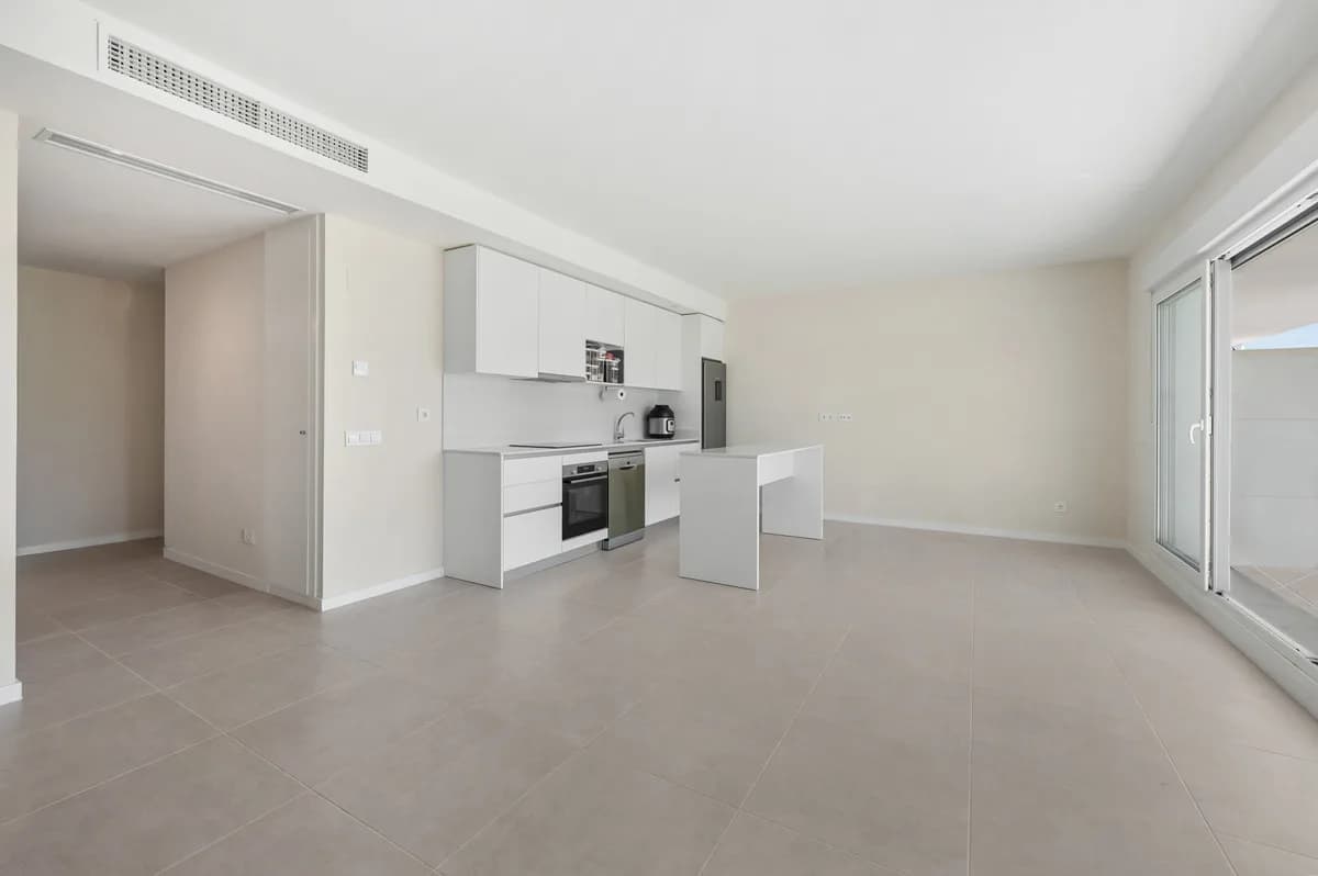 2 Bedroom Ground Floor Apartment for Sale in Estepona, Málaga - Image 4